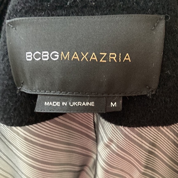 BCBG MaxAzria | long coat with 3 branded button closure. Two front flap pockets. - Picture 8 of 8
